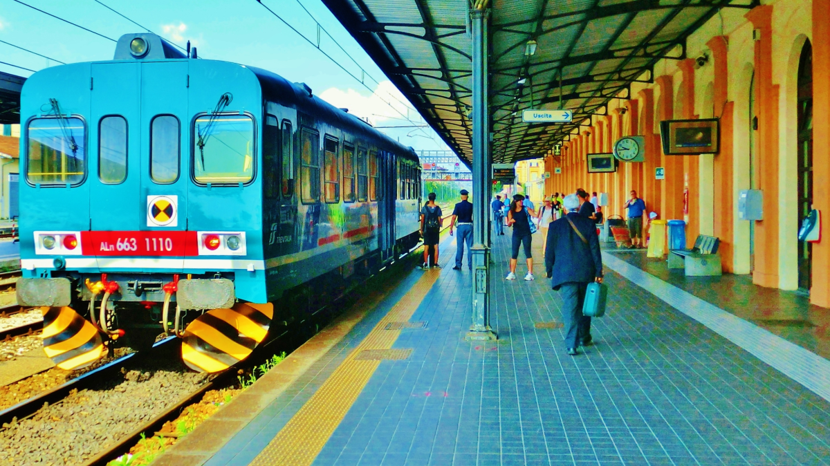 Lucca_station_inside
