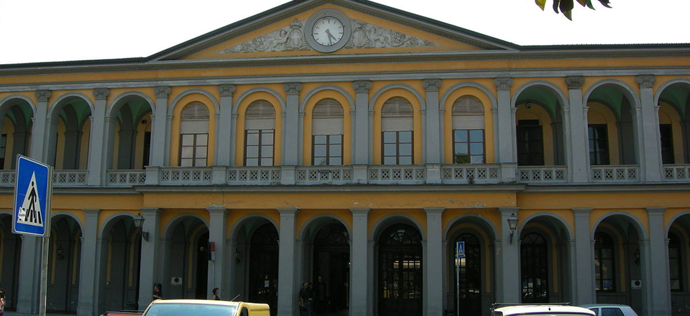 Lucca_station_outside