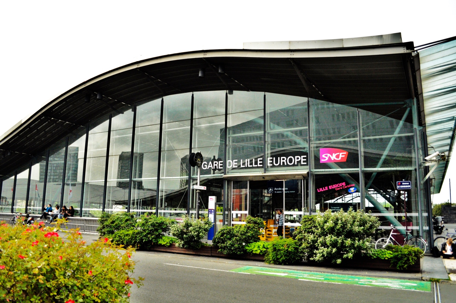 Lille_europe_gare_entrance