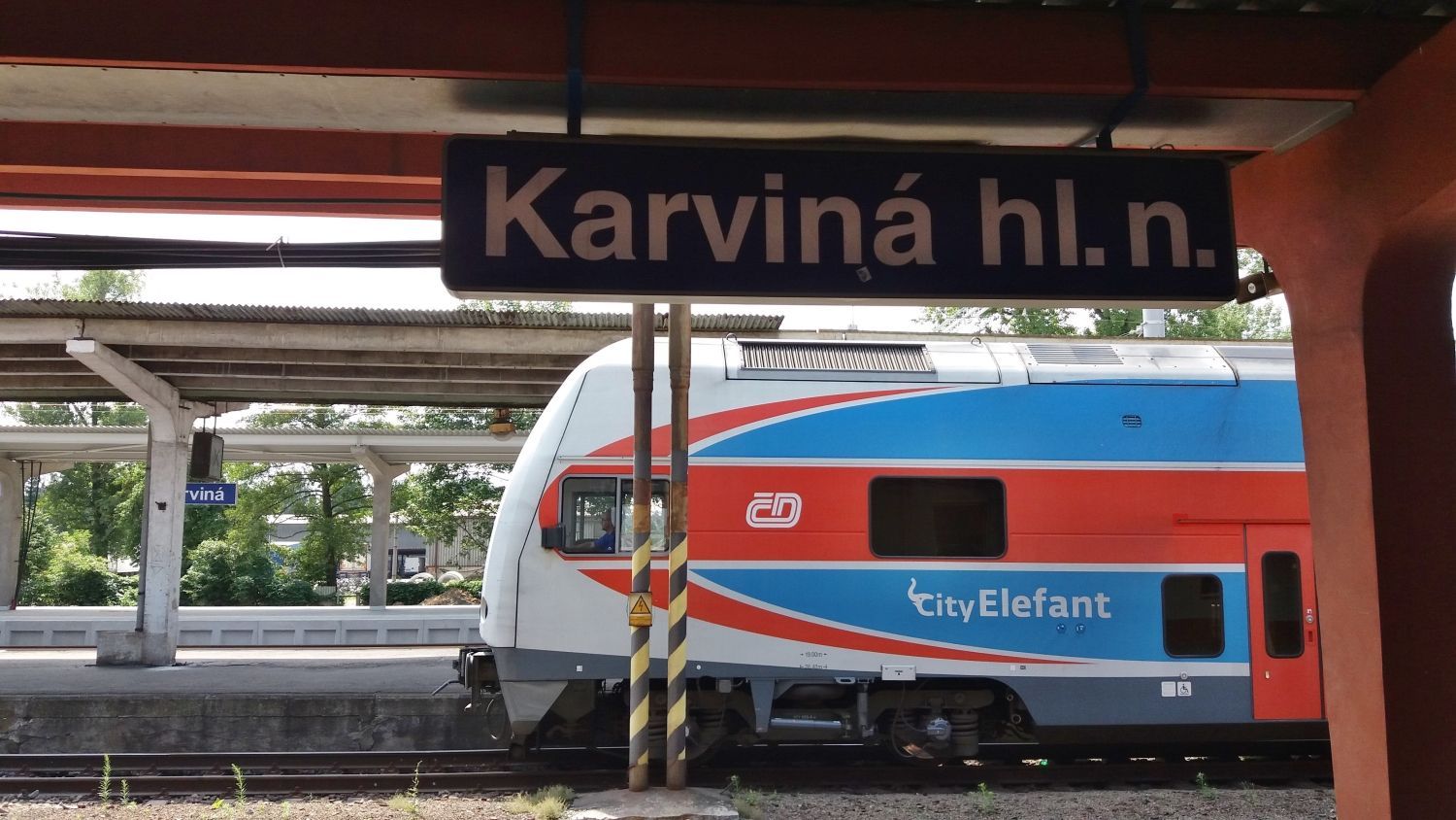 Karvina Hlavni Nadrazi_central_station_platforms_cd