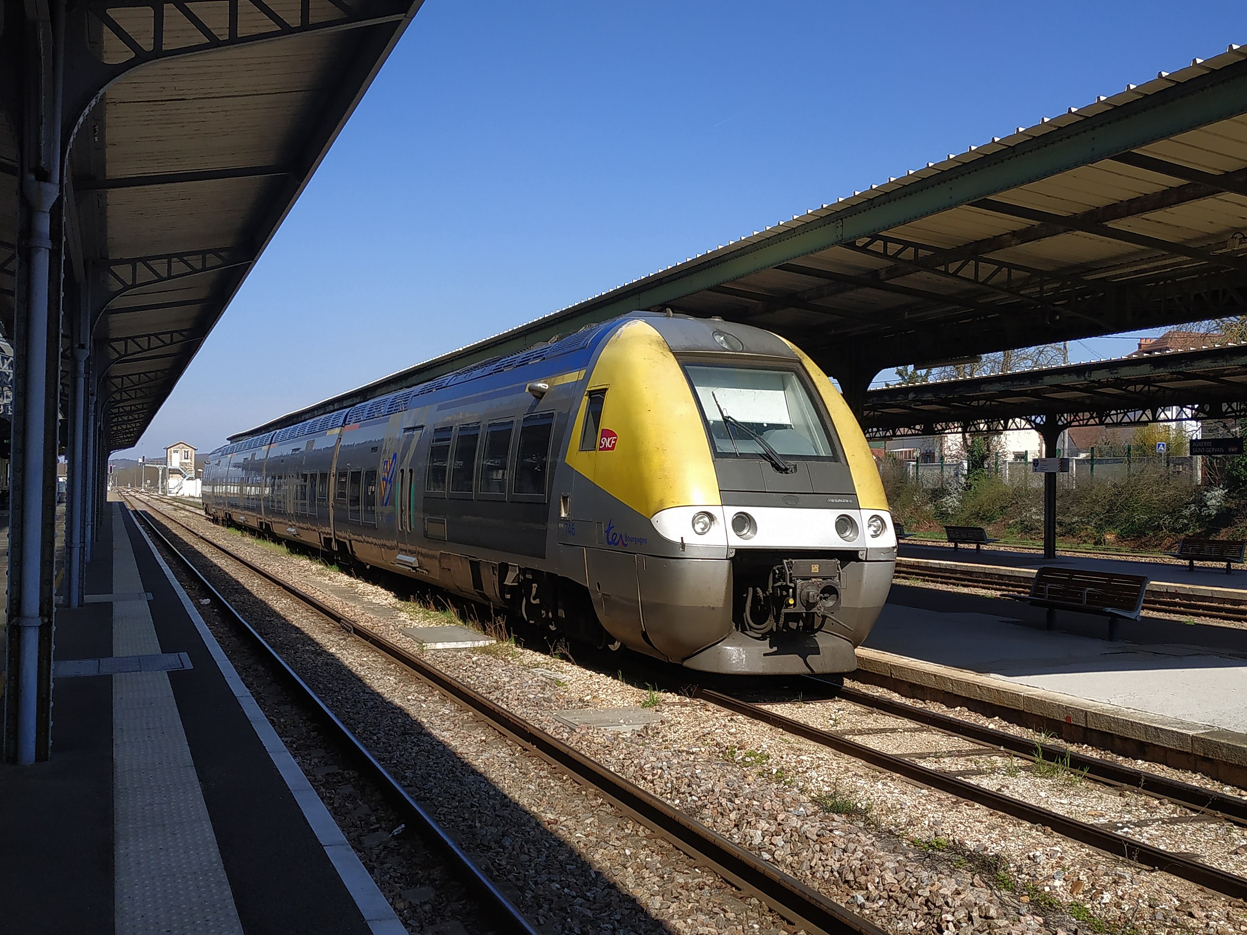 Auxerre_saint Gervais_gare_platform_ter
