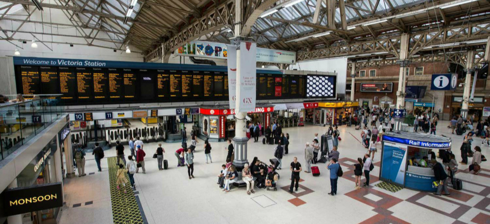 Yingtie _london_victoria_station_inside