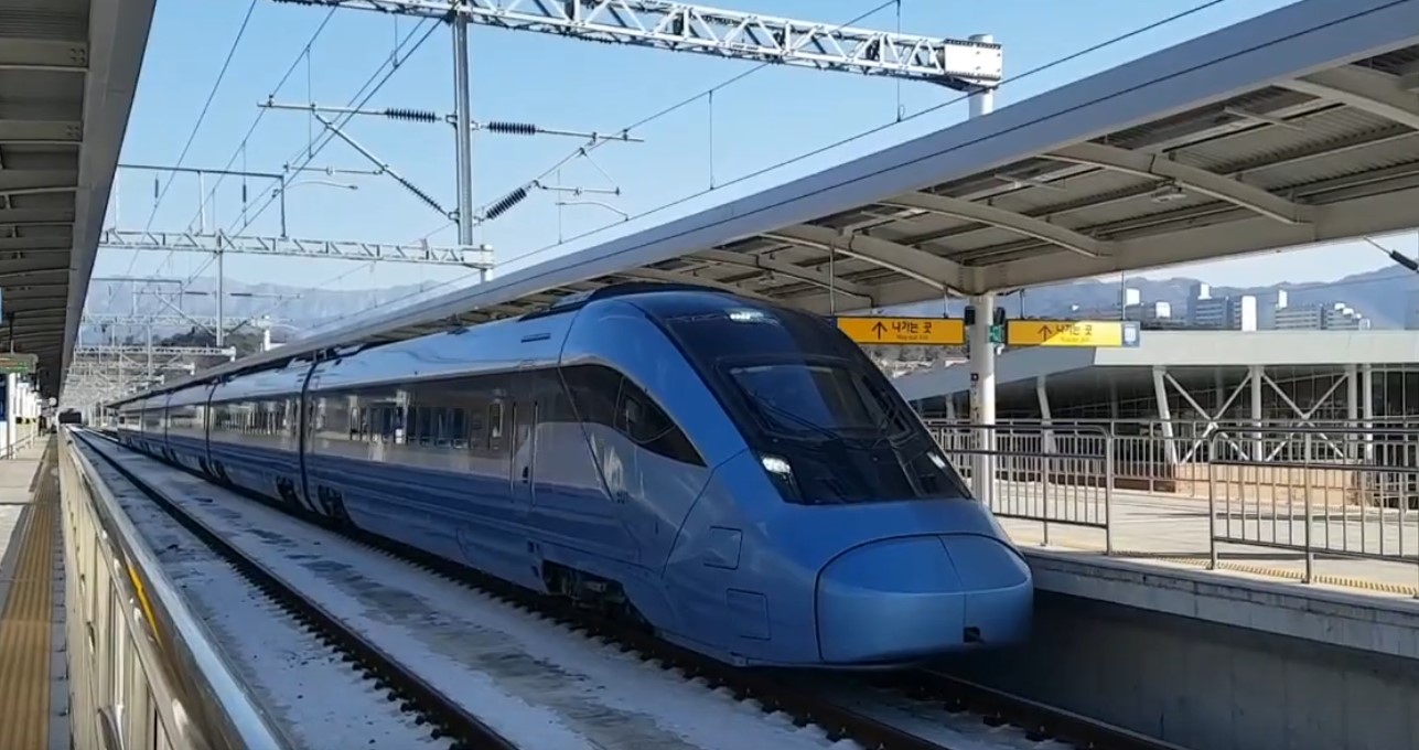 Wonju_station_platform_ktx