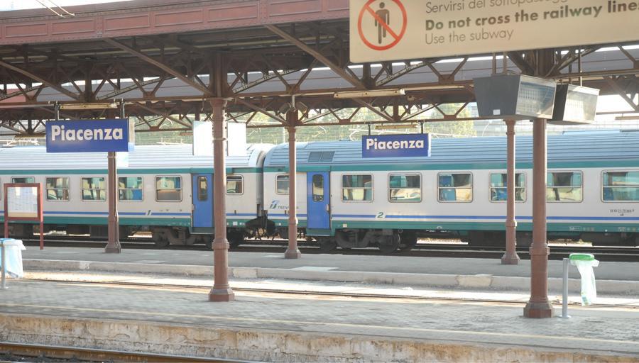 Piacenza_station_platform