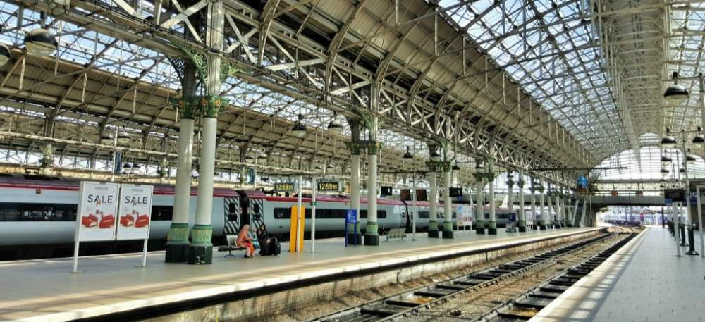 Yingtie _manchester_piccadilly_station_inside