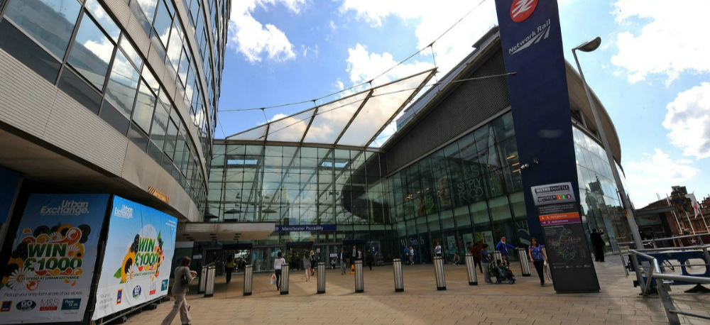 Yingtie _manchester_piccadilly_station_outside