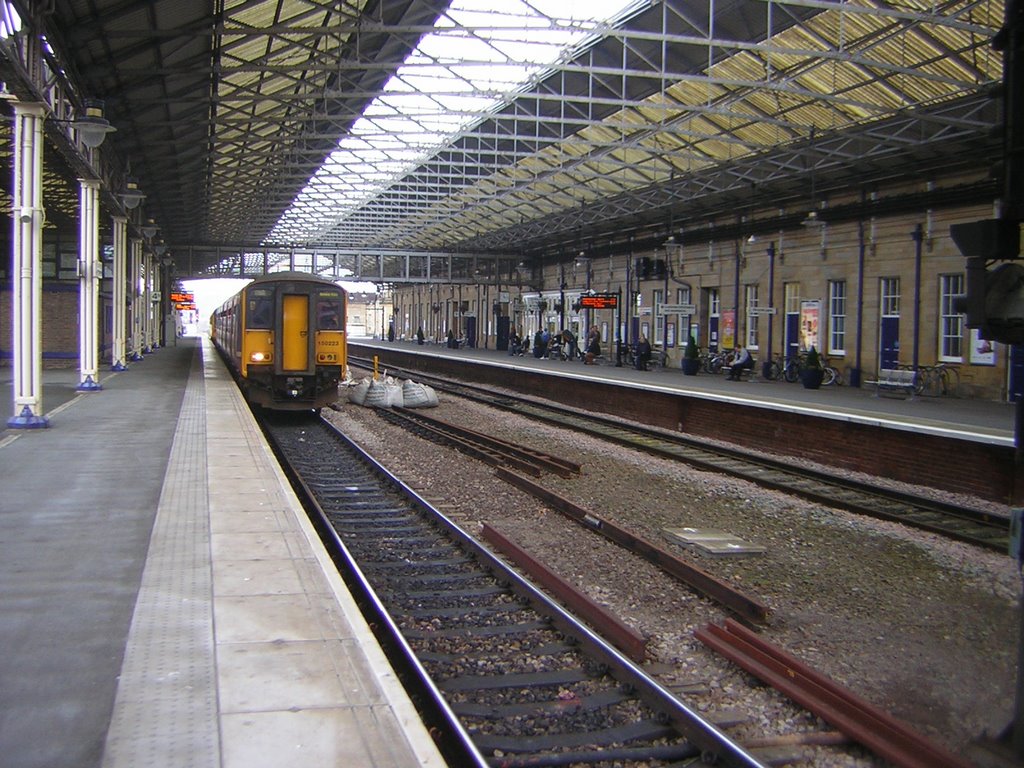 Huddersfield_station_platform