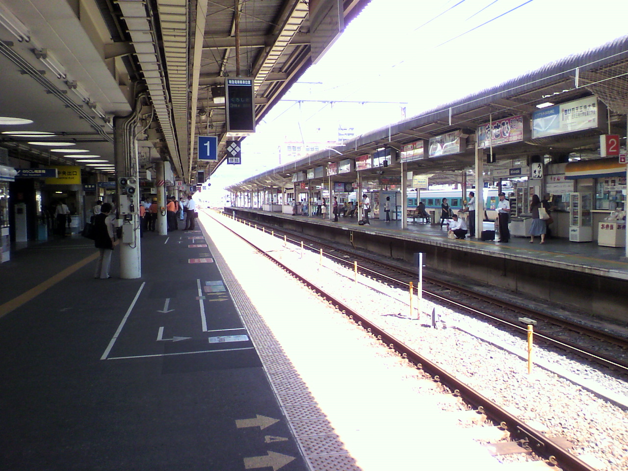 Wakayama_station_platform