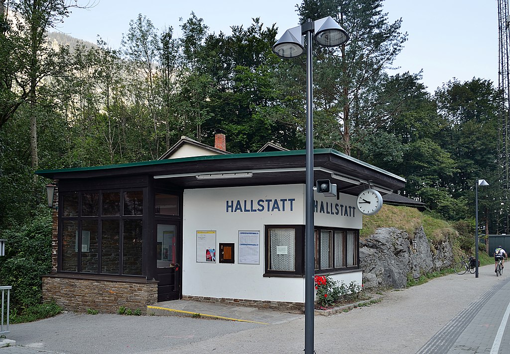 Hallstatt_train_station_1