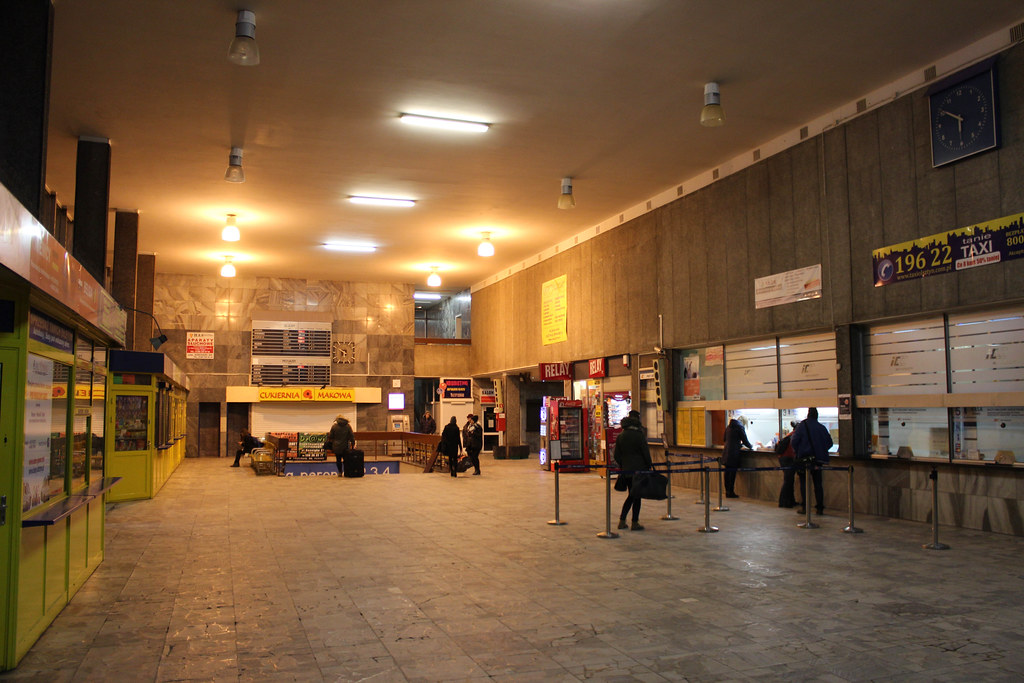 Olsztyn_station_hall