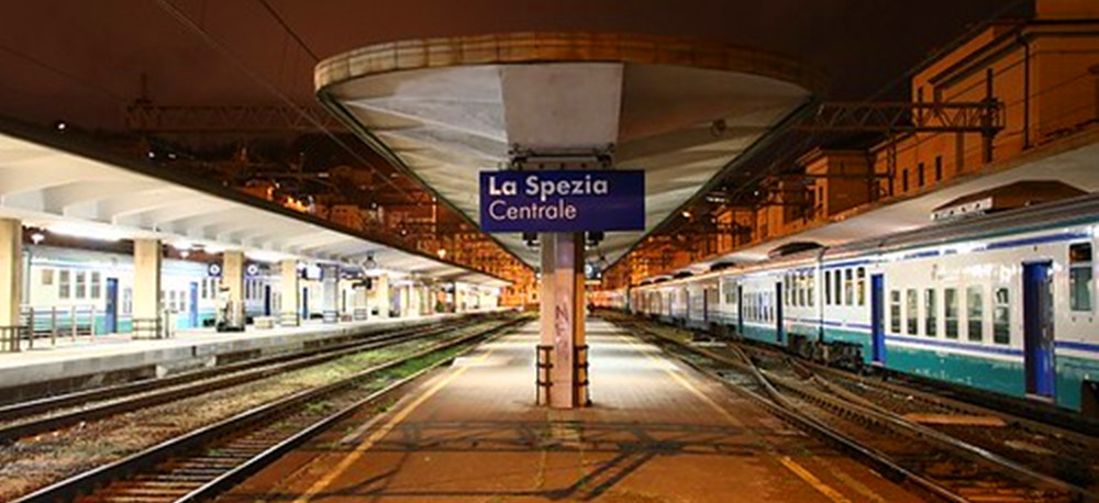 La_spezia_centrale_station_inside