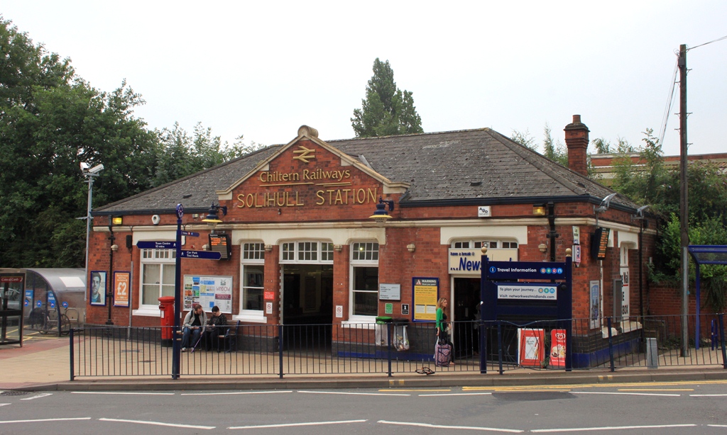 Solihull_station_ _main_entrance