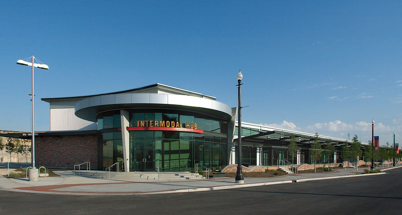 Salt_lake_city_amtrak_station_outside