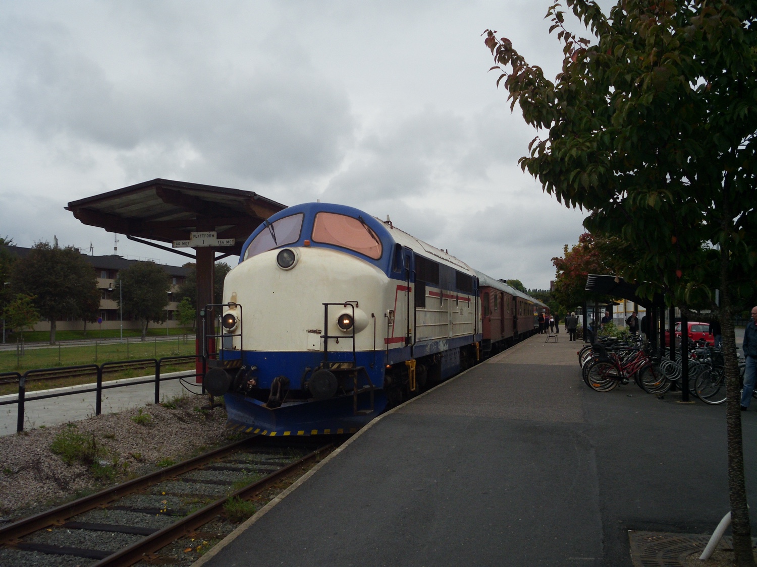 Vetlanda_station_platform_1_sj
