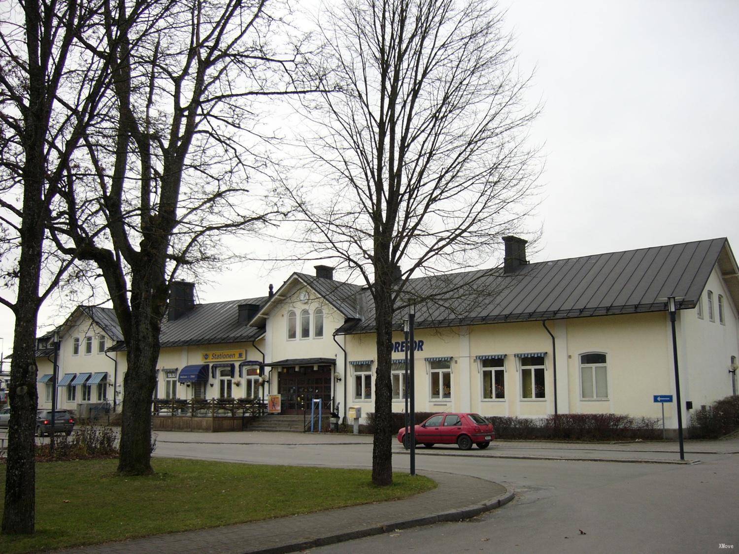 station building photo