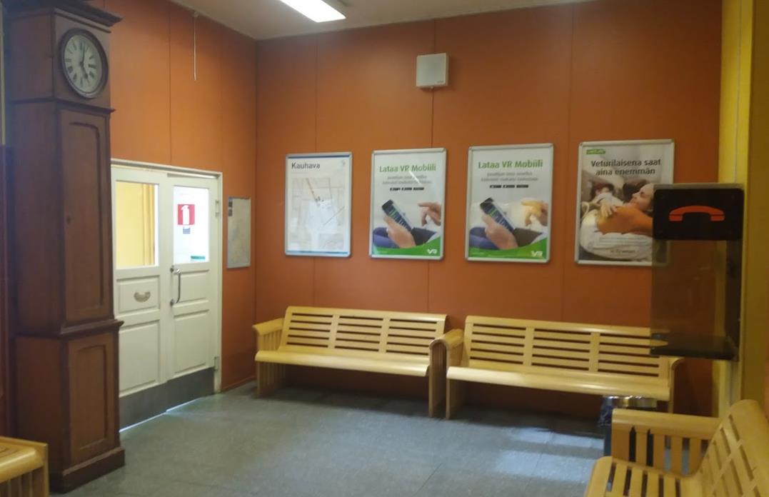 Kauhava_train_station__departure_hall