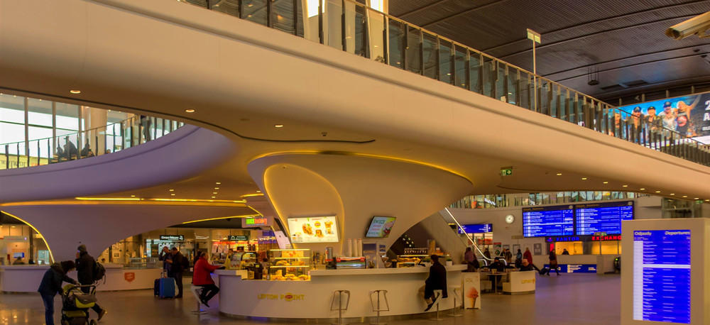 Warszawa_centralna_station_inside
