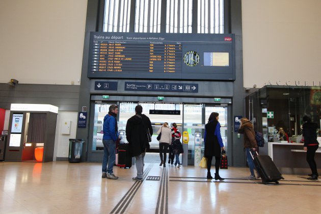 Caen_gare_station_concourse