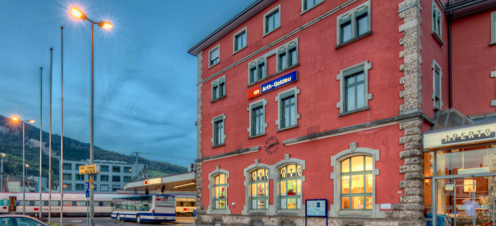 Ruitie _arth Goldau_station__outside