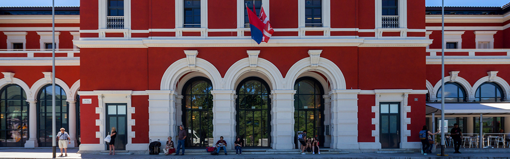 %e7%91%9e%e9%93%81_lugano_central_station_outside