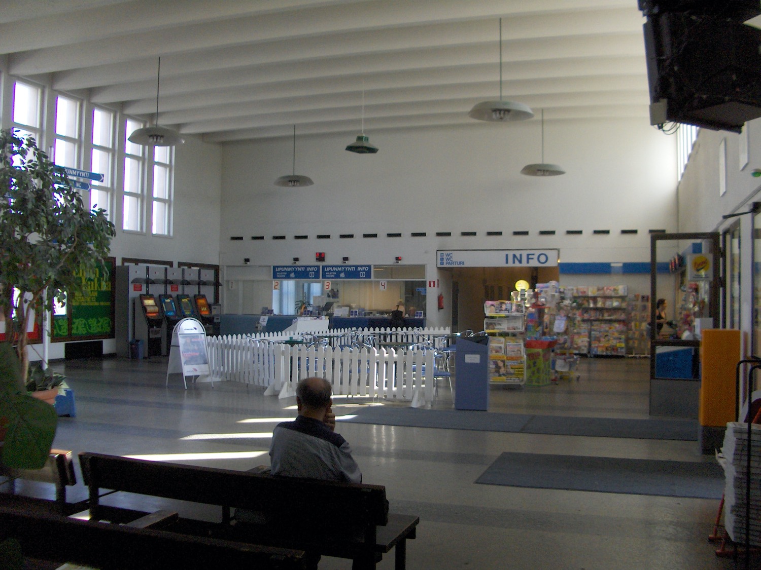 Tampere_linja_bus_station_inside