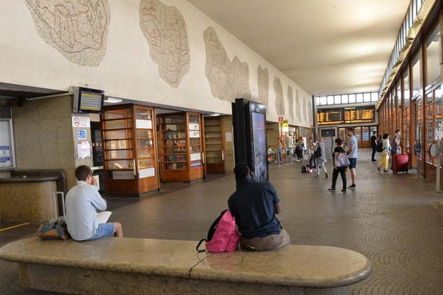 Trento_railway_station_waiting_room