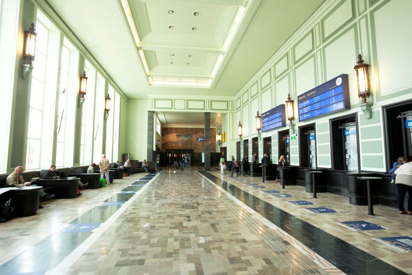 Gdynia_g%c5%82o%cc%81wna_hall