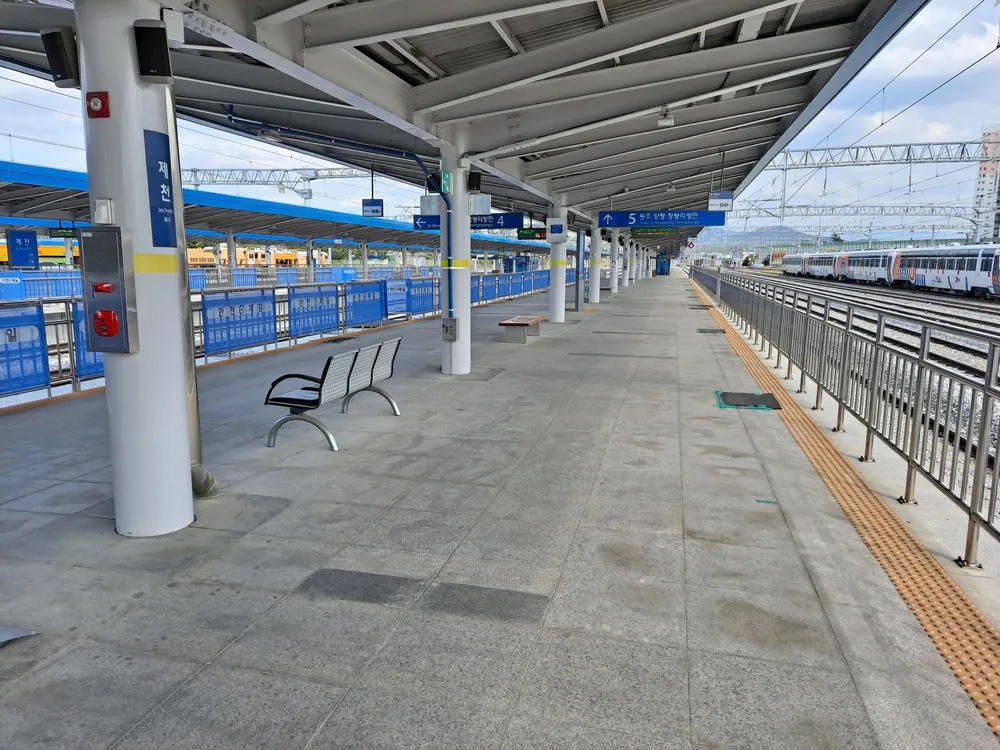 Jecheon_station_platform_4_5