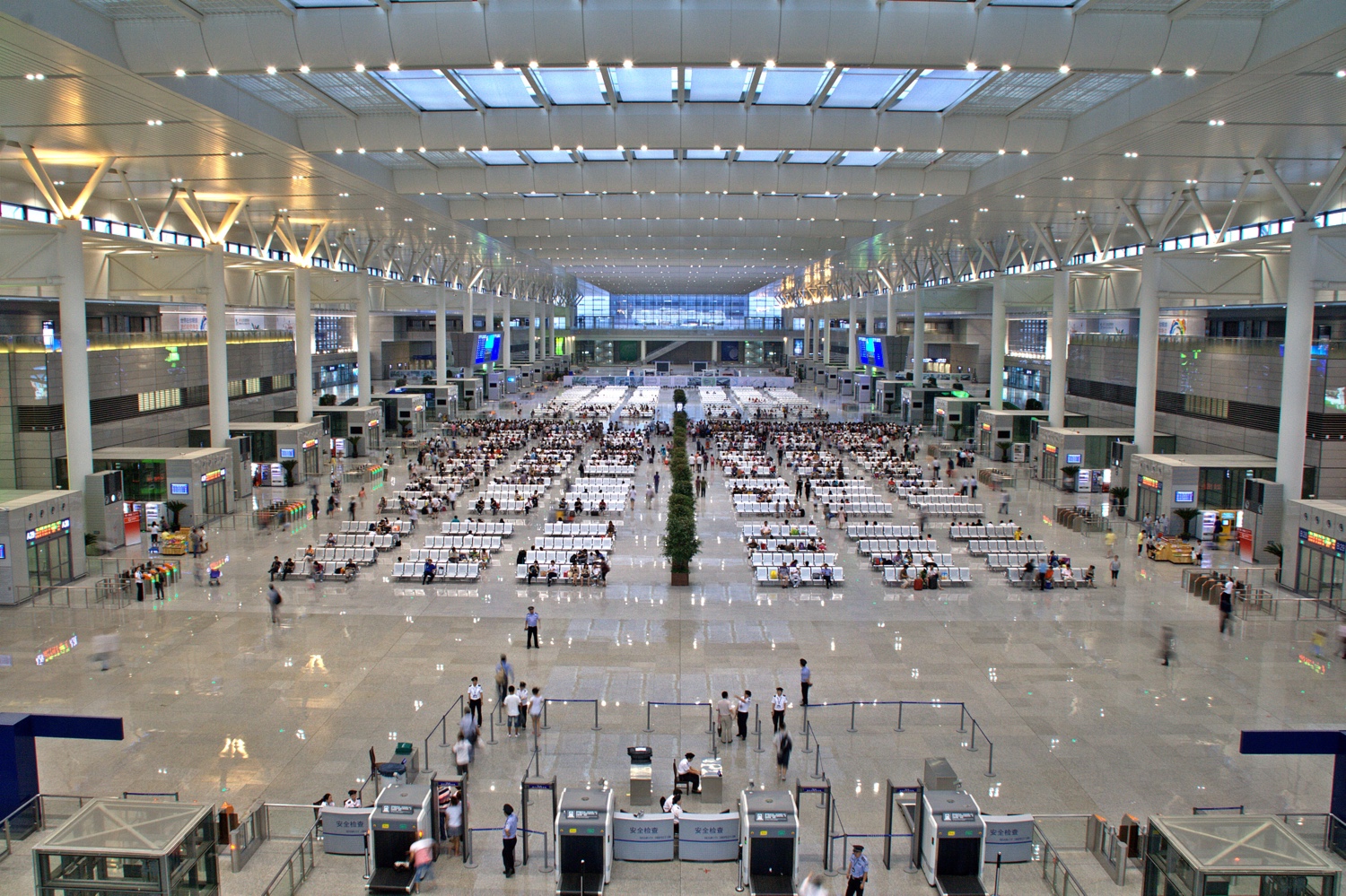 Shanghai_hongqiao_railway_station_waiting_hall