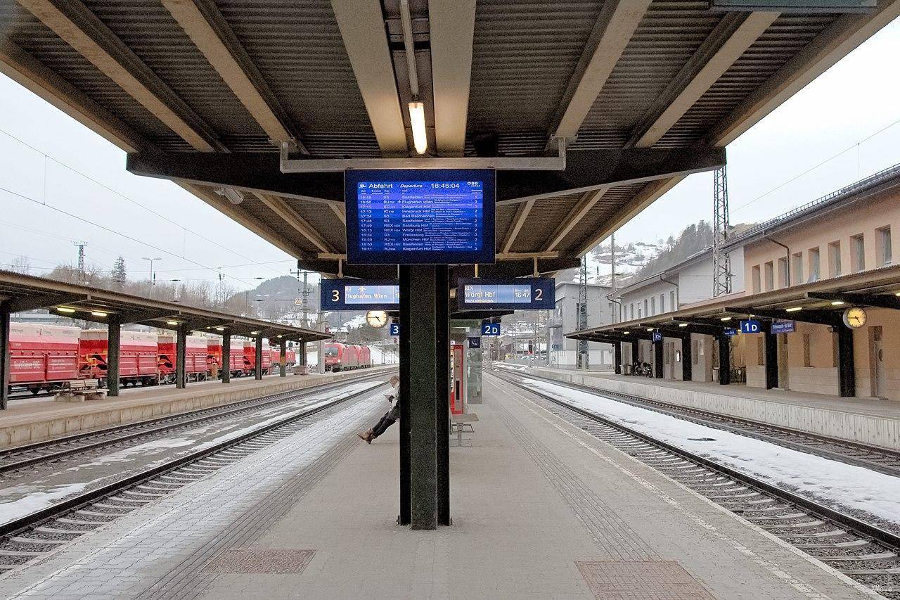 station interior photo