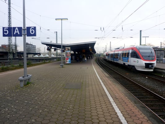 Neuss_hbf_platforms